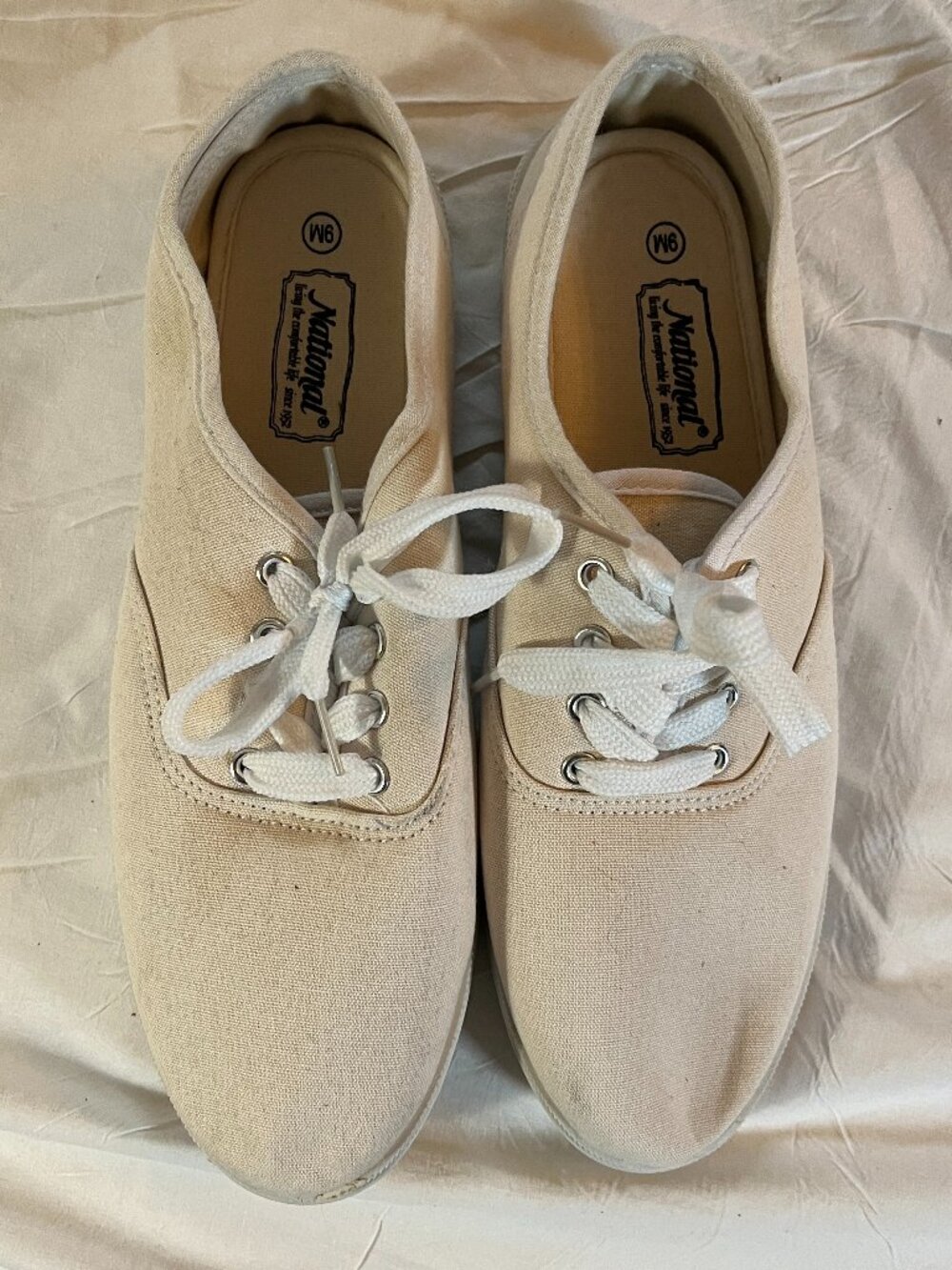 National brand lace-up shoes